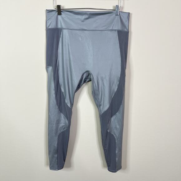Fabletics | Matching Gunmetal Grey Metallic Silver Two Piece Bra Leggings Set - Picture 4 of 11